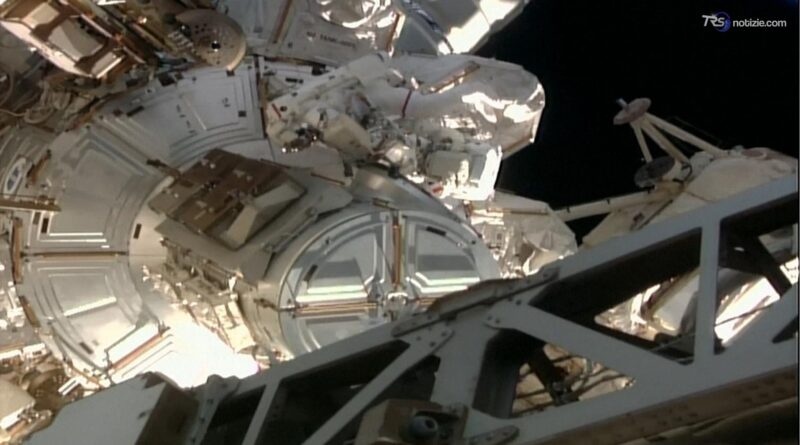 Sophie Adenot, prima astronauta francese a effettuare una passeggiata spaziale