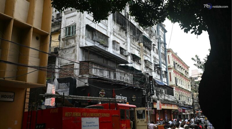 Incendio in un albergo a Calcutta: almeno 9 morti, tra questi anche un bambino. Sei i feriti