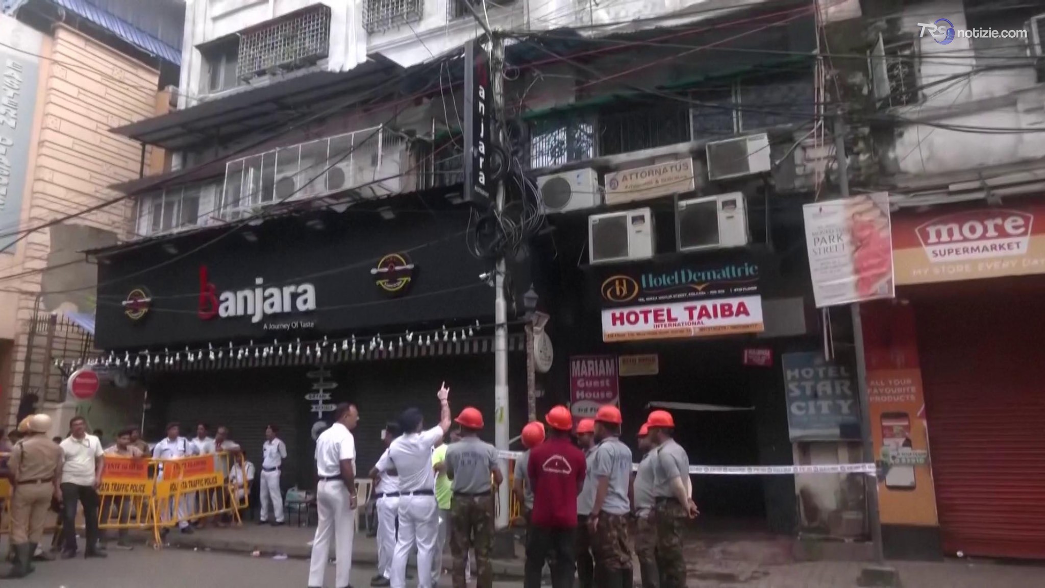 In fiamme un albergo a Calcutta: almeno 9 i morti. Evacuate circa 80 persone