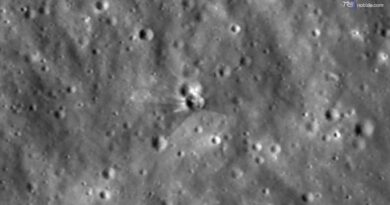 Un frammento del razzo SpaceX impatta sulla Luna e crea un nuovo cratere