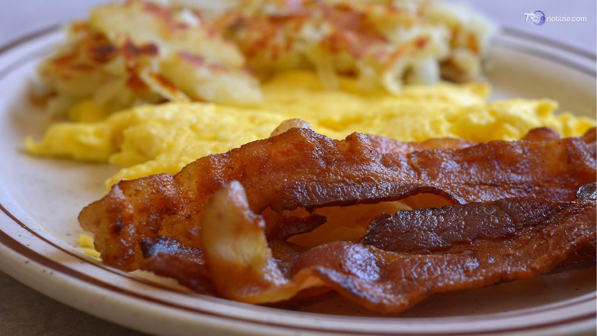 Soffocata con una fetta di bacon, muore a 28 anni dopo sei giorni da agonia