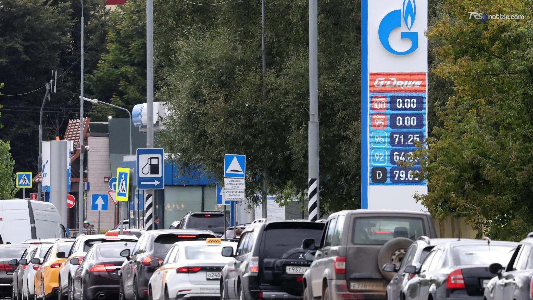 Russia costretta a importare carburante dopo gli attacchi contro i suoi impianti