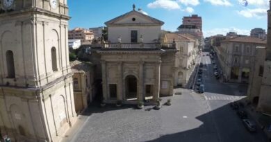 Ultimo saluto a Diomede Barchiesi, ucciso per difendere il figlio. Tre città in lutto