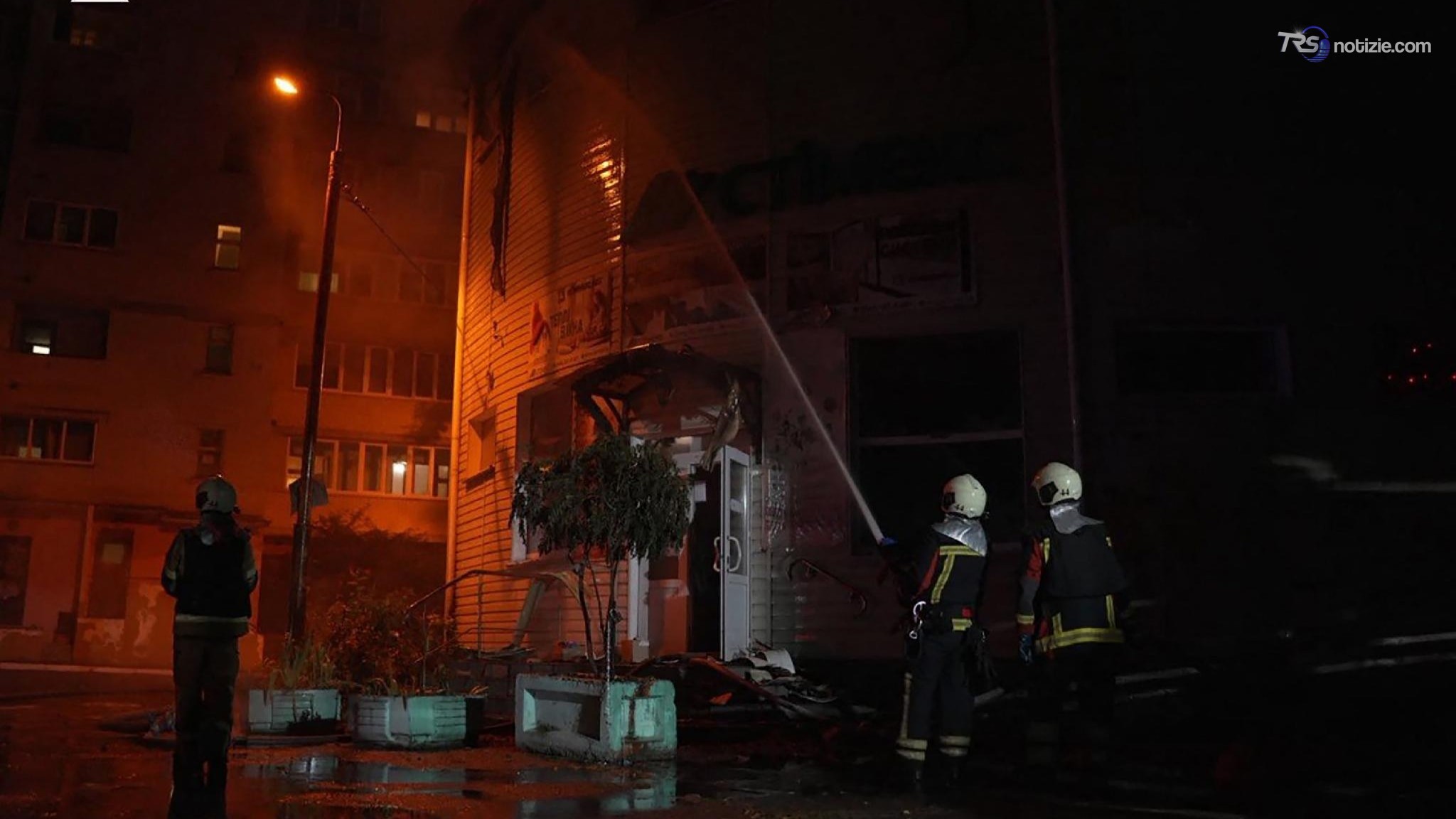 Offensiva aerea russa su Kiev, colpito anche ospedale pediatrico, diversi morti
