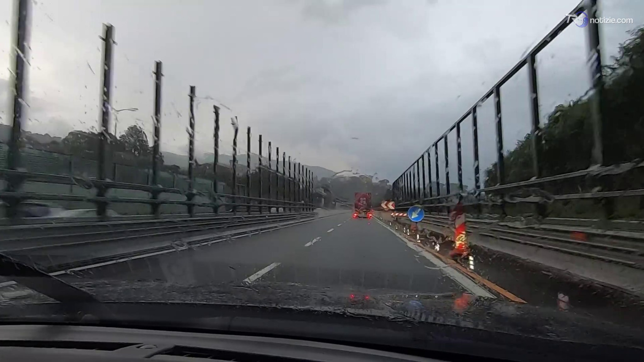 Maltempo in Liguria: piogge intense fra Genova e Chiavari, il camera car