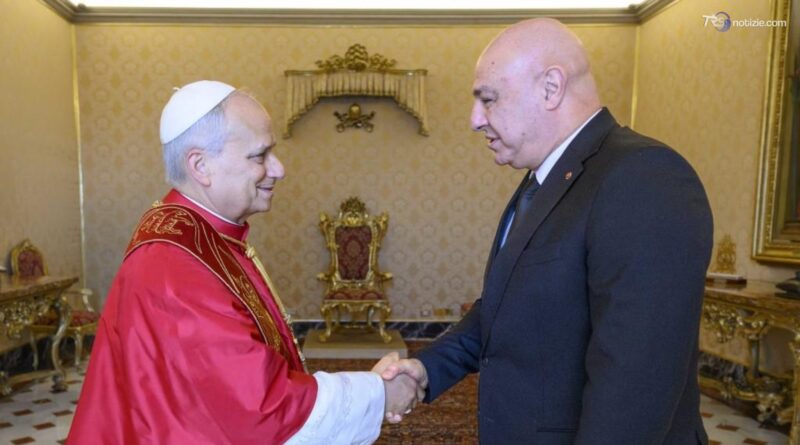 Aoun dal Papa: grazie per il sostegno al Libano