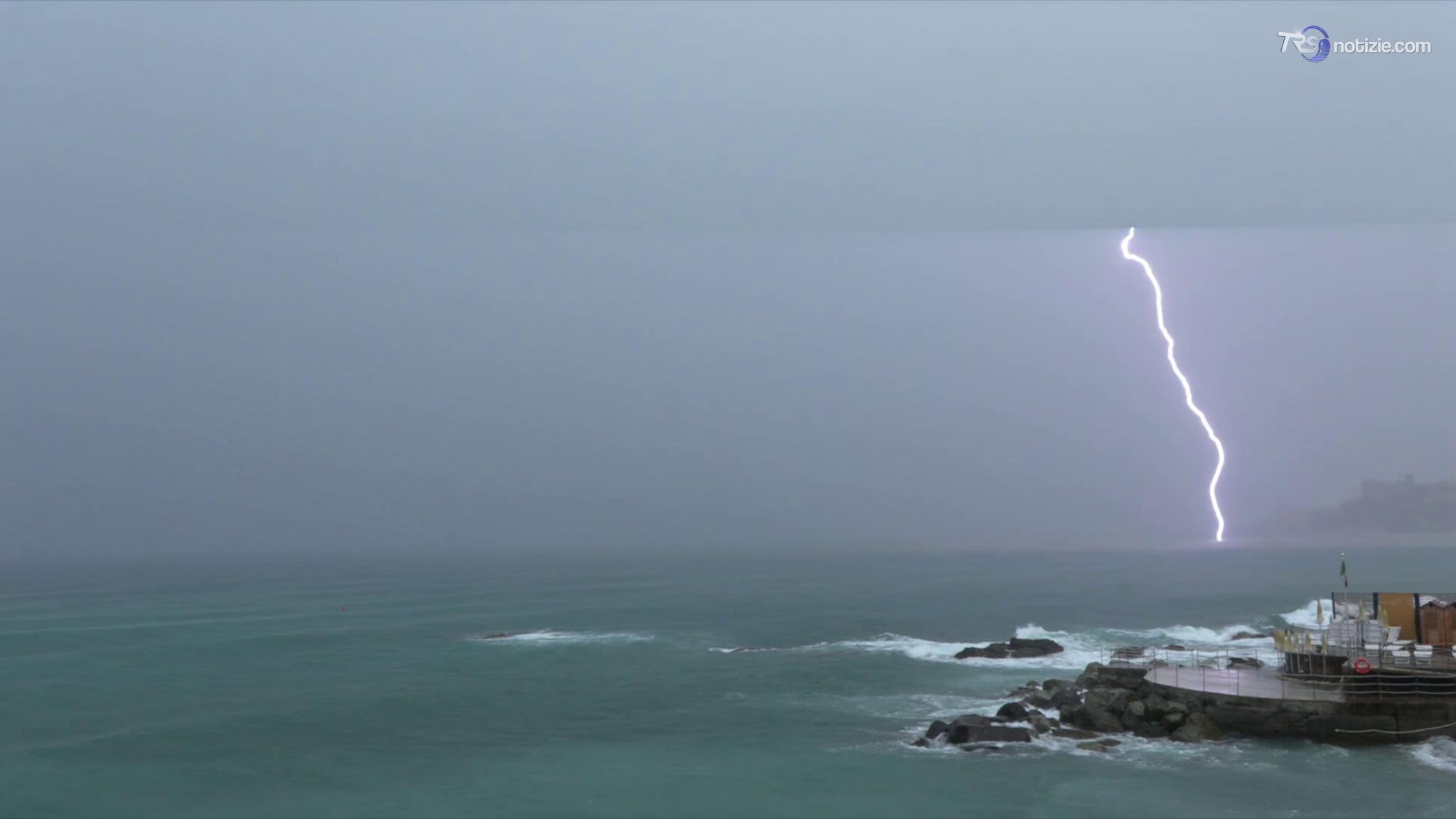 Genova, tempesta di fulmini e tuoni sulla costa ligure
