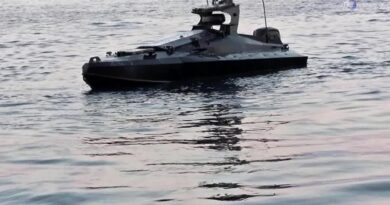 Romania, un F-16 distrugge un drone marino vicino alla piattaforma del gas: il video