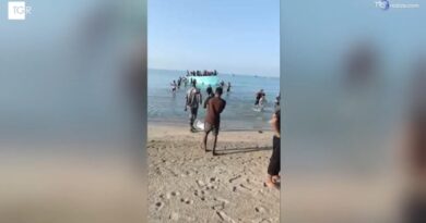Sbarco di migranti sulla spiaggia di Portopalo di Capo Passero