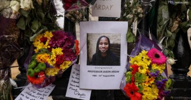 30mila in piazza e una grande petizione, ancora alta l'attenzione sul caso del professor Arday