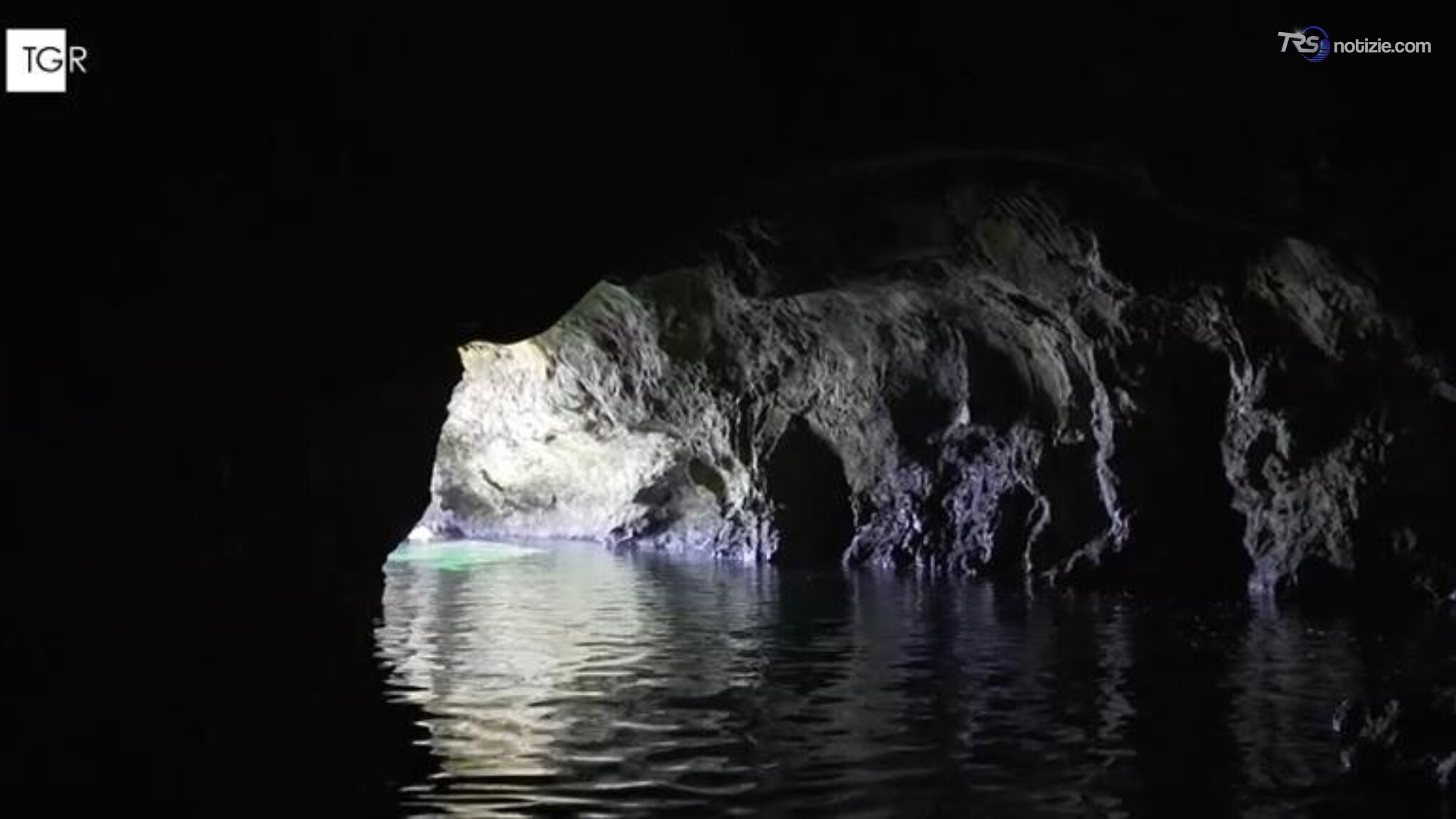 La grotta Lilla di Portopalo di Capo Passero