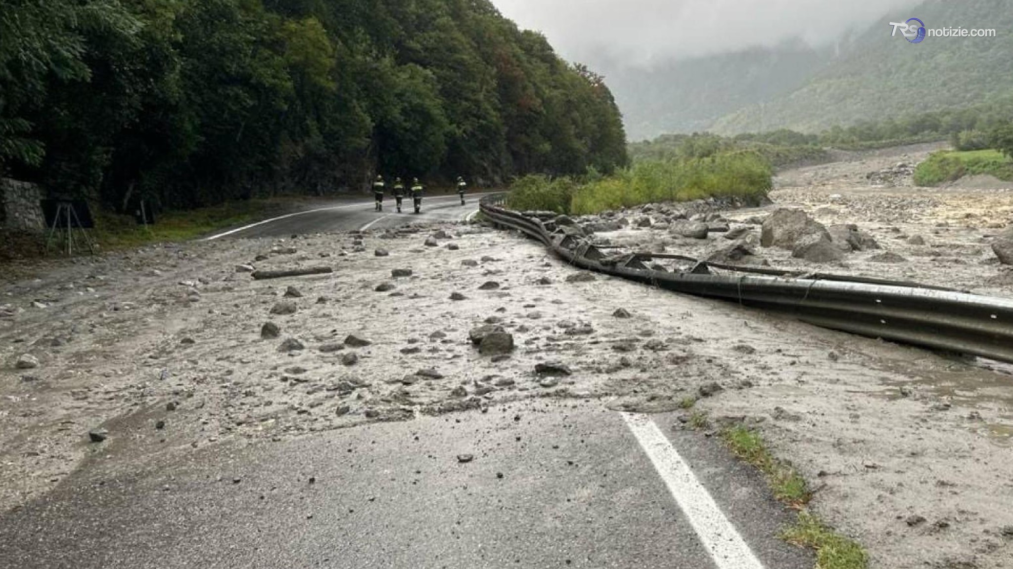 Ondata di maltempo sul nord, evacuato campeggio in Lombardia, fulmine blocca stazione di Ventimiglia