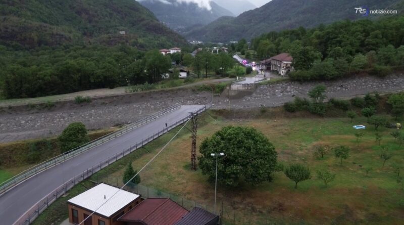 Maltempo, ponte crolla a Sonico. Chiusa la SS42: immagini dal drone