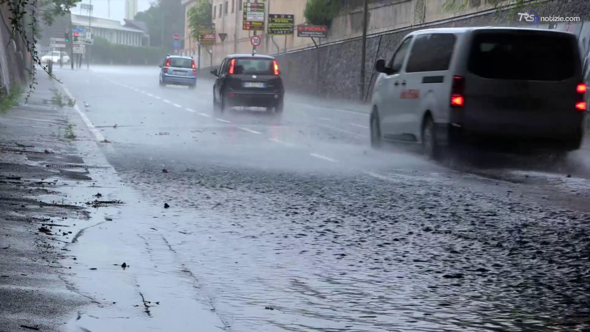 Allagamento a Pegli dopo una notte di forti temporali in provincia di Genova