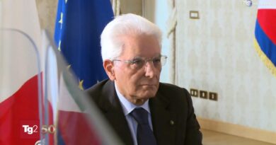 Mattarella invia un messaggio al meeting di Rimini: "L'umanità non si chiuda nei muri"