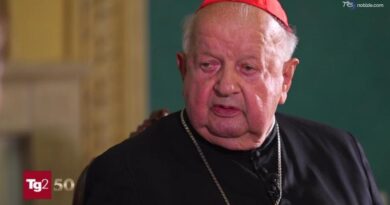 Il cardinale Dziwisz ricorda Giovanni Paolo II a Rimini nell'82: "Entusiasmo e forza dei giovani"