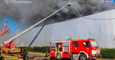 Raid russo a Kryvyi Rih, strage in un centro commerciale. Allarme aereo a Kiev