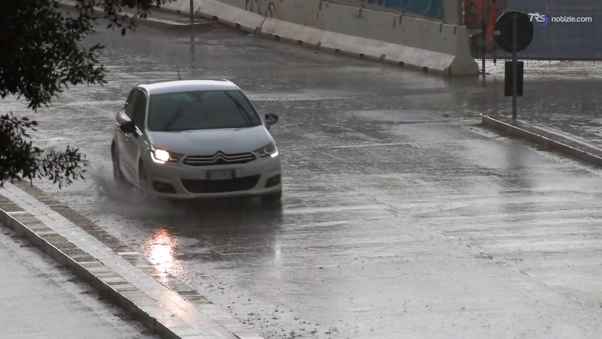 Temporale lampo a Roma: 20 minuti di acquazzoni e raffiche di vento