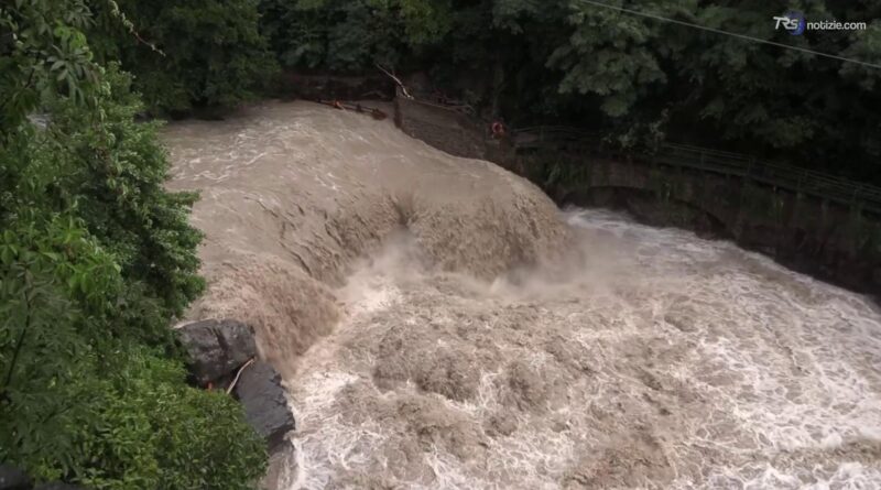 Maltempo in Toscana: il torrente Bagnone raggiunge il livello massimo
