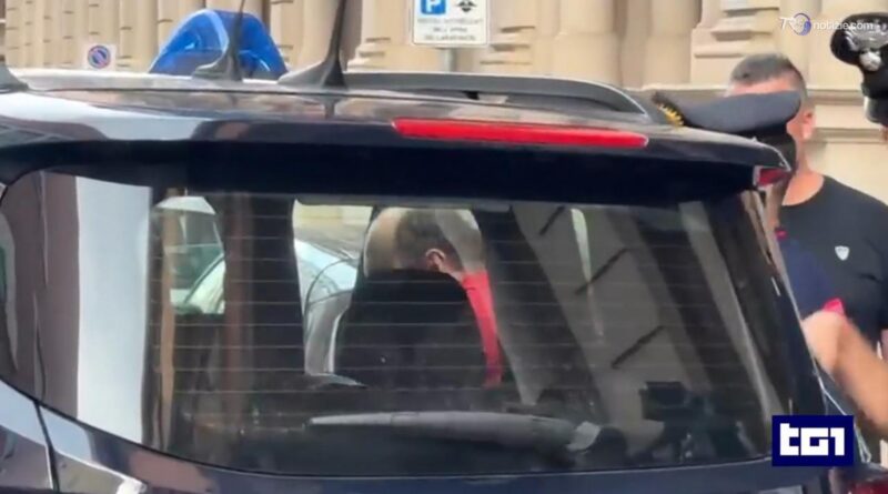 Donna trovata morta in casa, il figlio confessa: "Ho ucciso mia madre"