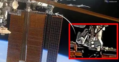 Due puntini sospesi nel vuoto: così appare la spacewalk dal finestrino della ISS