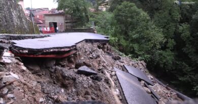 Maltempo in Toscana, frana sulla Sp21 sopra Bagnone: frazioni isolate