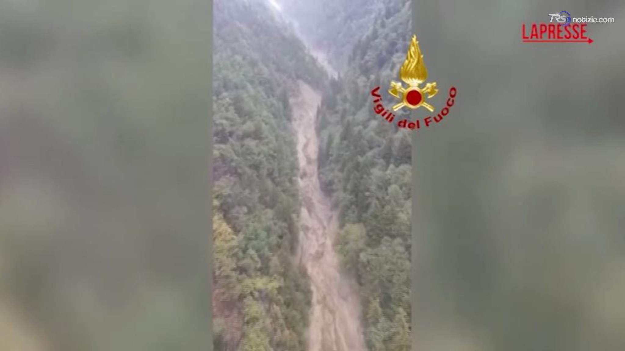Evacuazione a Rino di Sonico: il sorvolo dei Vigili del Fuoco sulle frane