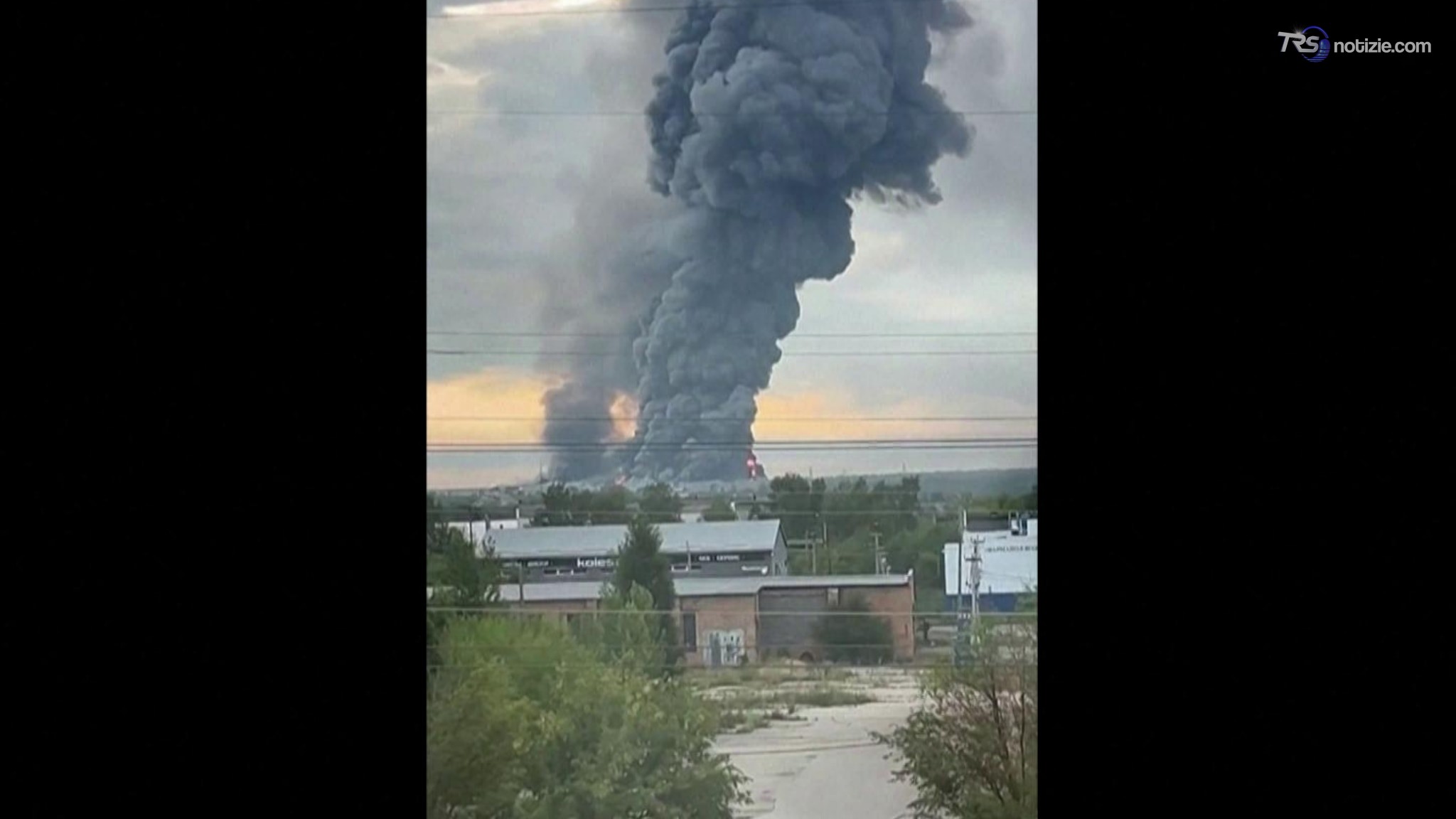 Russia, droni ucraini colpiscono l'hub Ozon a Samara: primo raid contro il colosso online