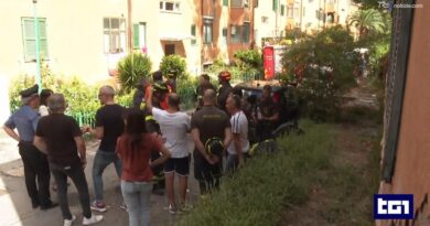 Esplosione di una palazzina a Perugia, crolla il tetto: due i feriti