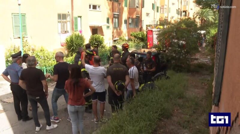 Esplosione di una palazzina a Perugia, crolla il tetto: due i feriti