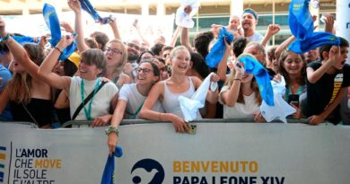 Papa ai giovani: costruite mondo di pace