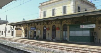 Squinzano, 17enne muore investita da un treno