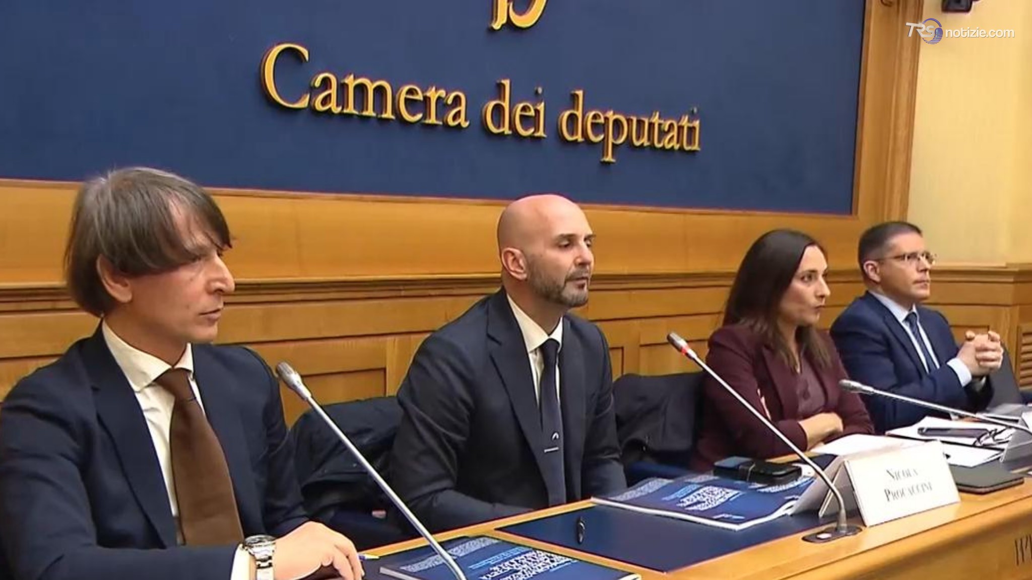 Partiti divisi su migranti ed economia: scontro tra maggioranza e opposizione