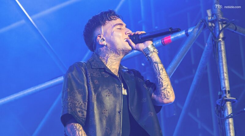 Milano, droga e una pistola in casa: arrestato il rapper Tony Boy