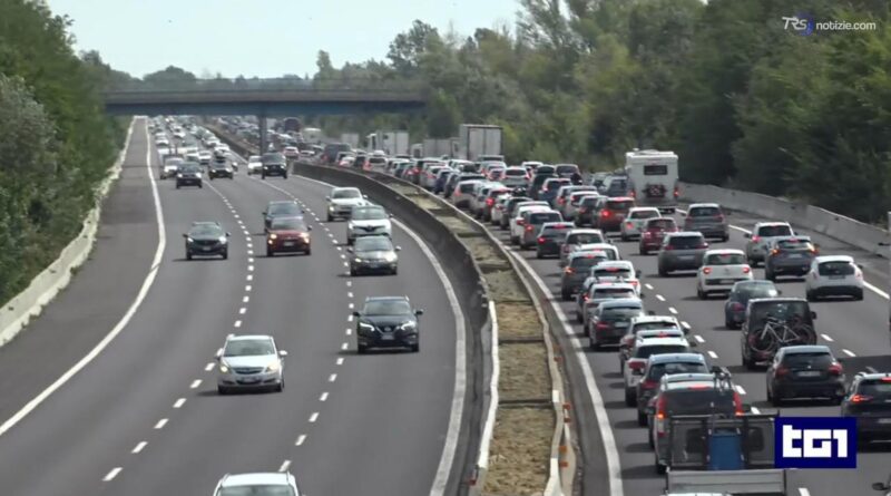 Comincia il controesodo: code in autostrada e caldo intenso al Sud, al Nord maltempo