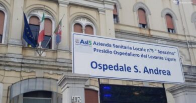 Difende la madre e il compagno lo accoltella, 15enne in ospedale