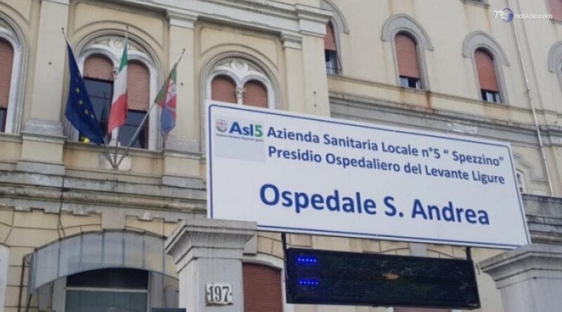 Difende la madre e il compagno lo accoltella, 15enne in ospedale
