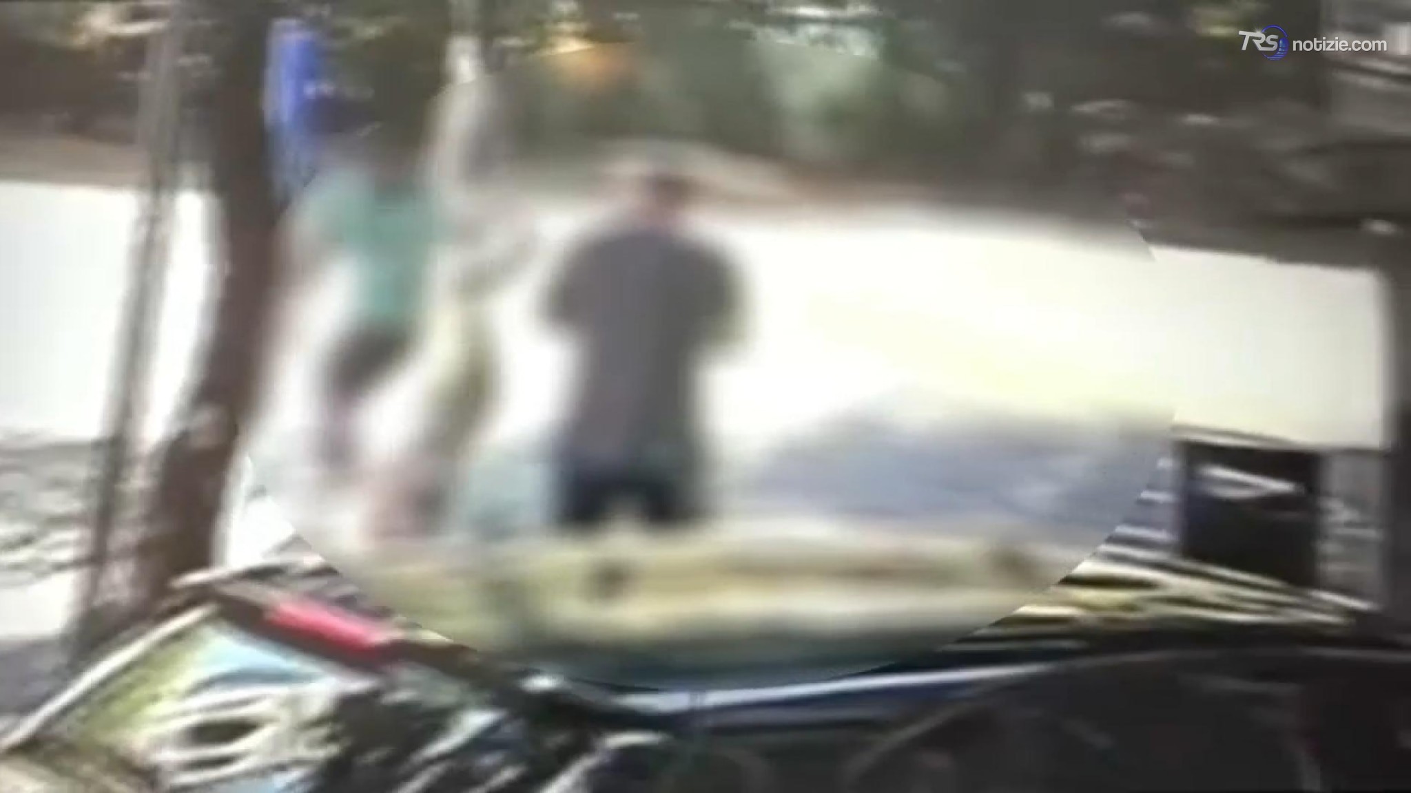Caserta, clochard ucciso in piazza dopo una brutale aggressione