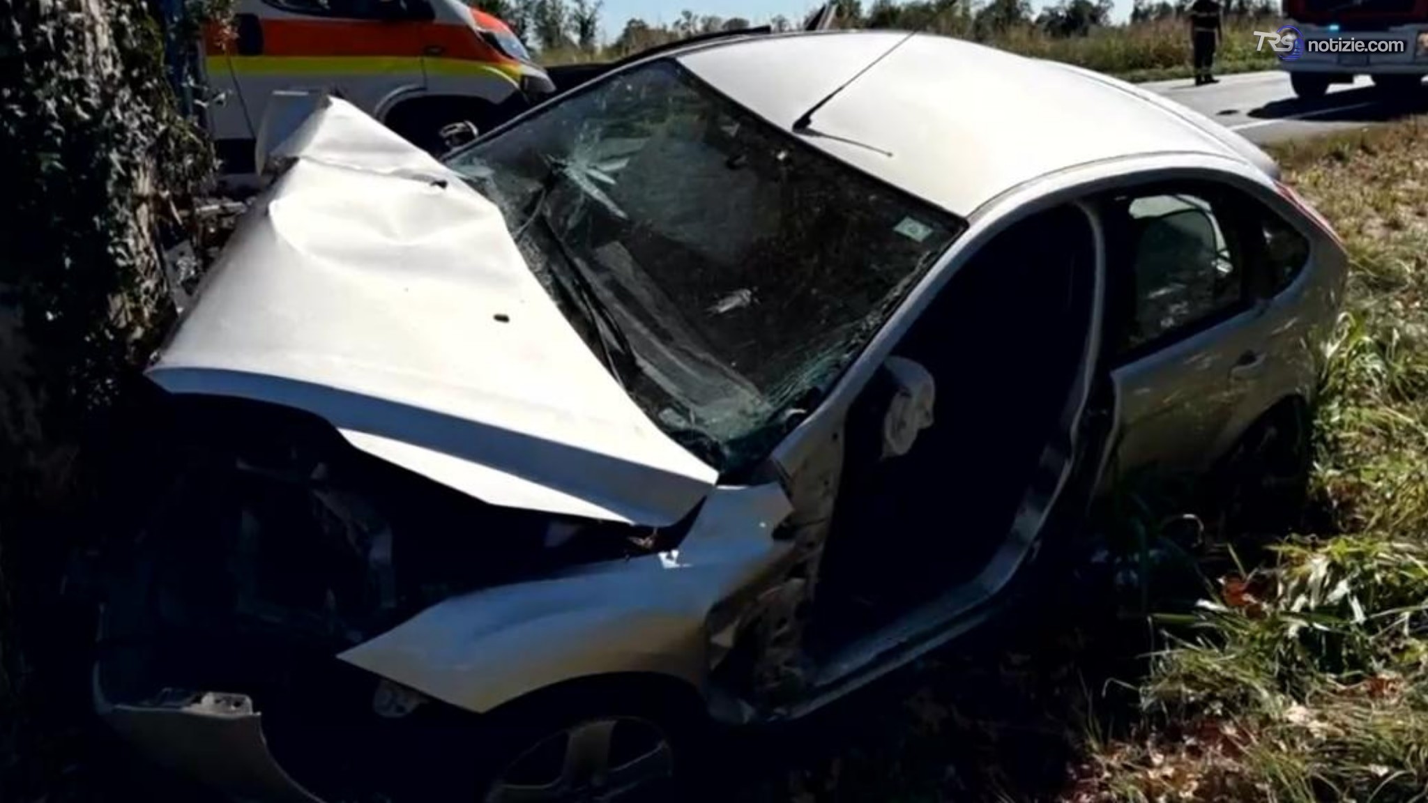 Si schianta auto condotta dal papà: muore 11enne, grave la sorella