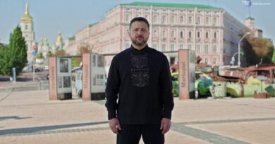 Zelensky: "L'Ucraina non cadrà"