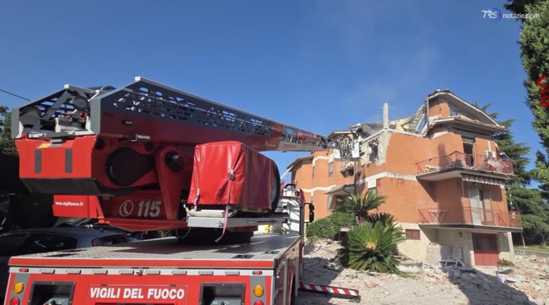 Cassino, crolla tetto palazzina dopo esplosione, 2 ustionati gravi. Si ipotizza fuga di gas