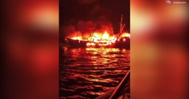 Spagna, peschereccio in fiamme affonda al largo della Galizia: in salvo i tre marinai
