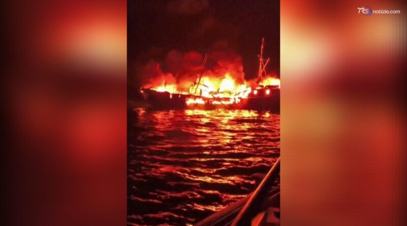 Spagna, peschereccio in fiamme affonda al largo della Galizia: in salvo i tre marinai