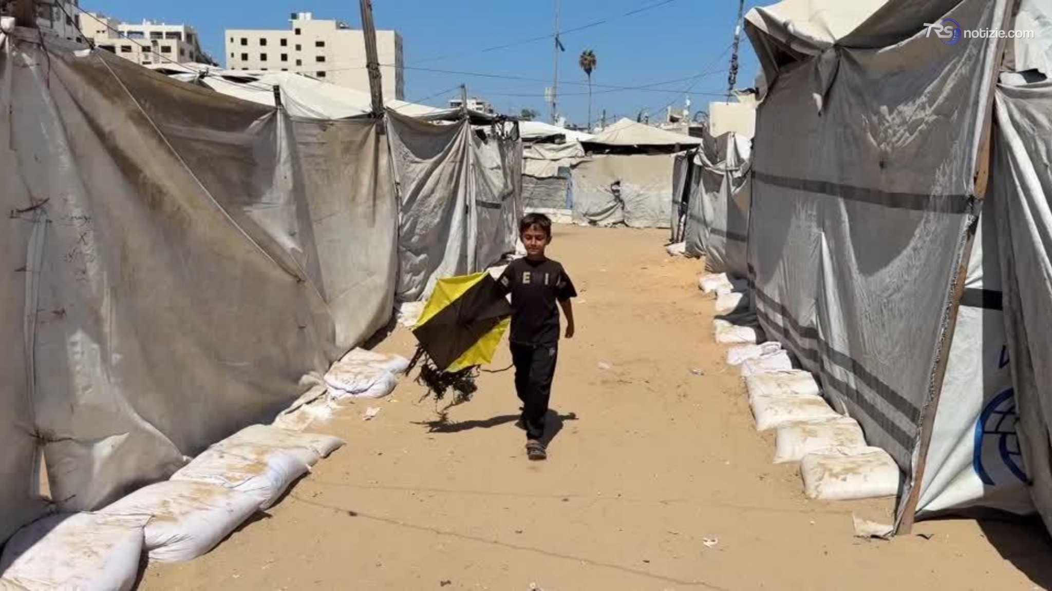 Israele vieta ai bambini gazawi di far volare gli aquiloni: le proteste dei genitori