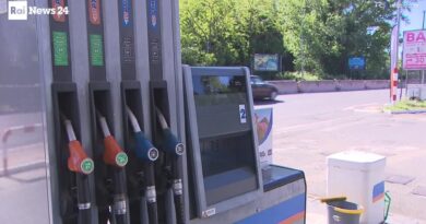 Benzina e gasolio, i prezzi volano e tagliare le accise costa