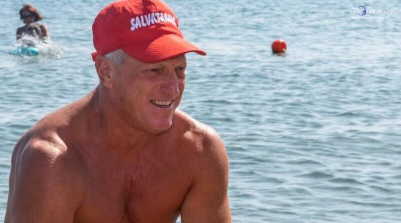 Bagnino si getta per salvare un uomo in mare, muoiono entrambi