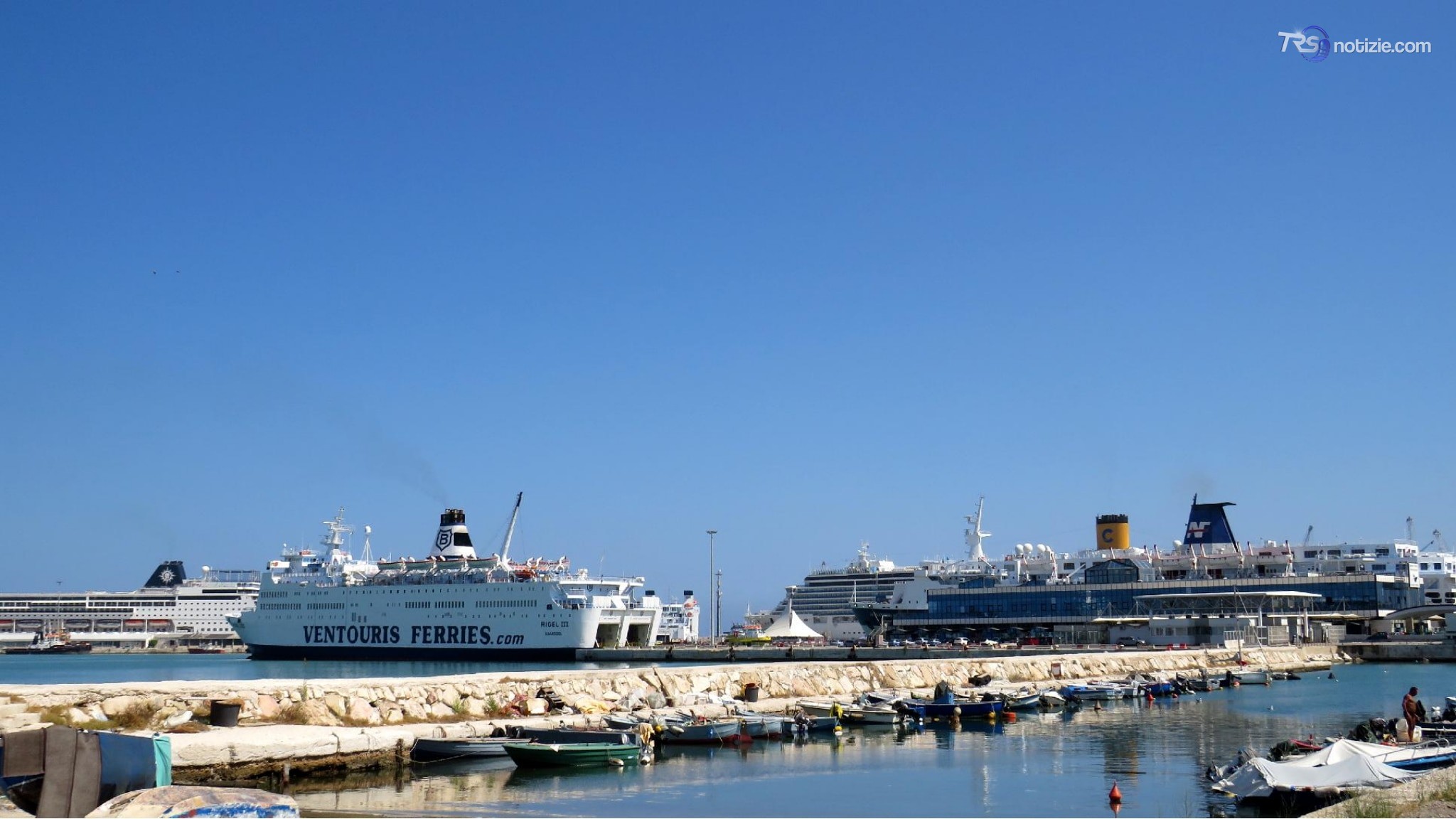 Tre missili da guerra nascosti nel furgone, arrestato un cittadino francese a Bari