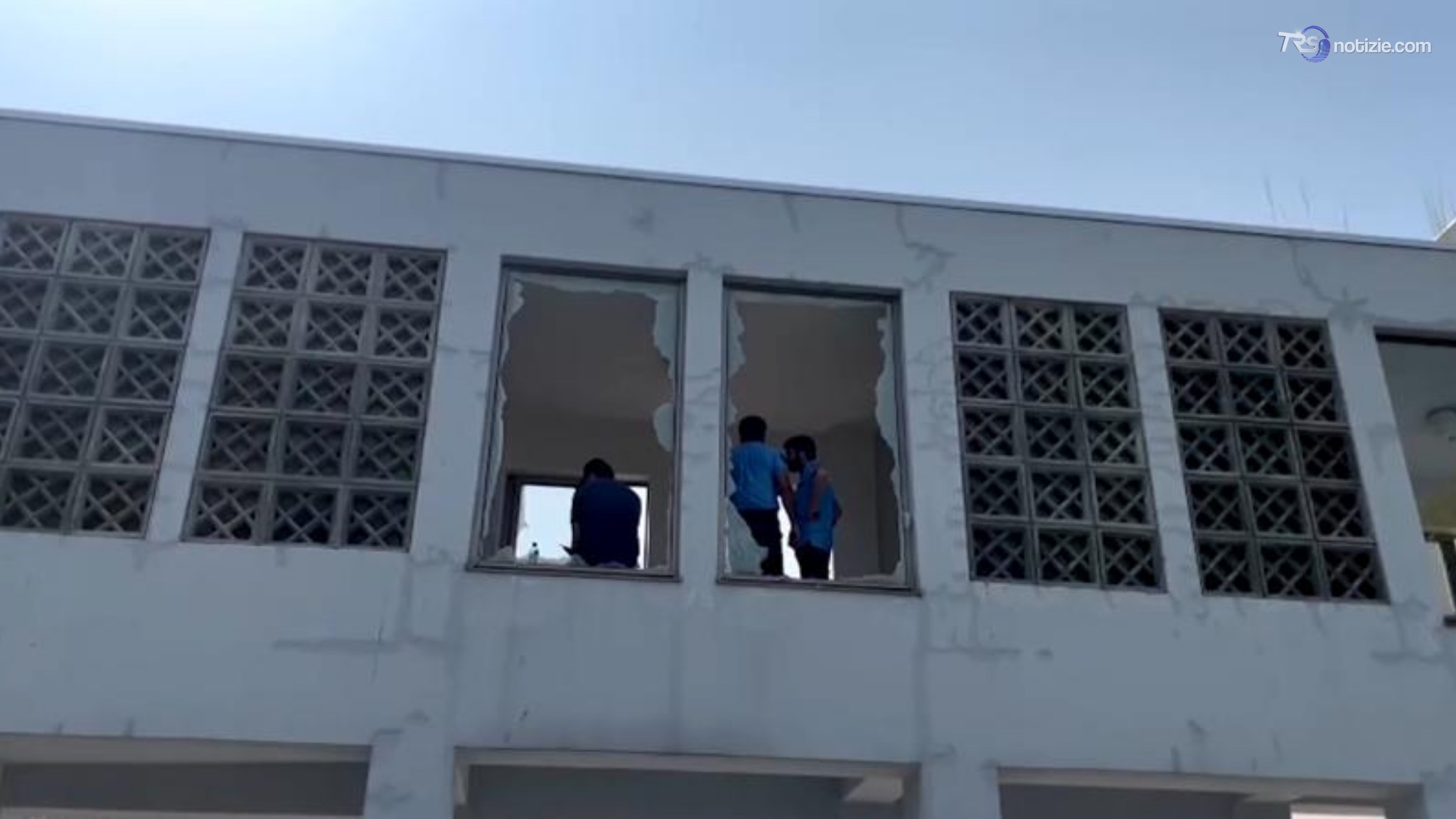 Almeno 15 neonati morti nell’incendio di un ospedale a Islamabad: i soccorsi