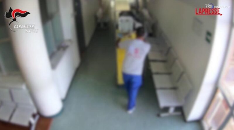 Napoli, porta via un condizionatore dall’Istituto Tumori: denunciato. Le immagini delle telecamere