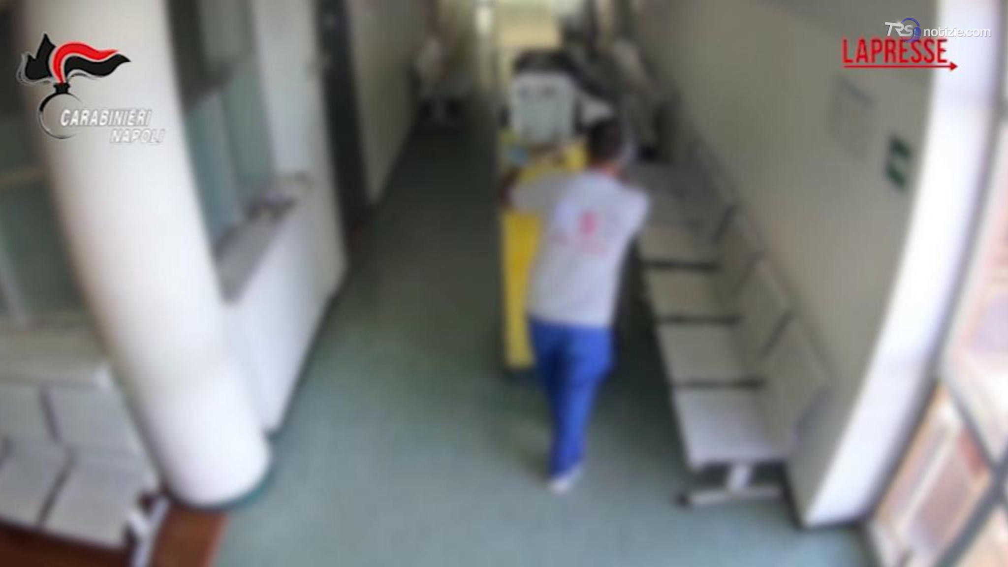 Napoli, porta via un condizionatore dall’Istituto Tumori: denunciato. Le immagini delle telecamere